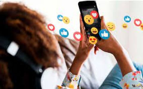 Social Media and Celebrity Culture